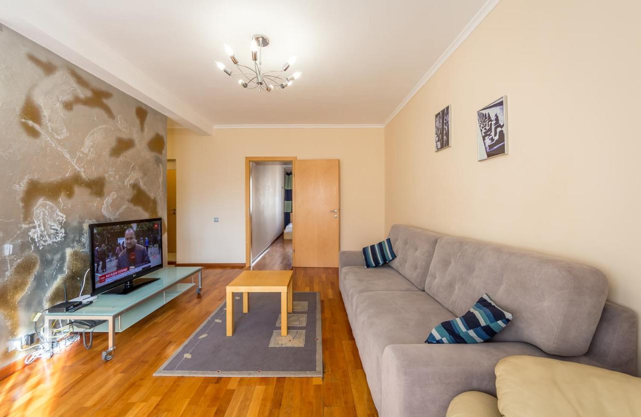 Apartment On Triokhsviatytelska Kiev Exterior foto